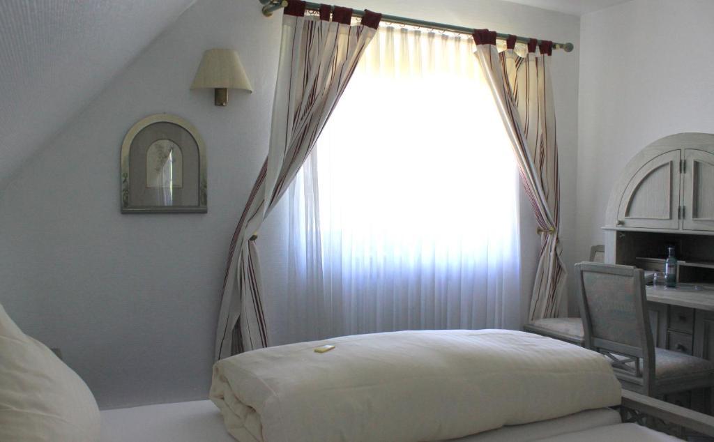 Schloss Neuburg Hotel Mosbach  Phòng bức ảnh
