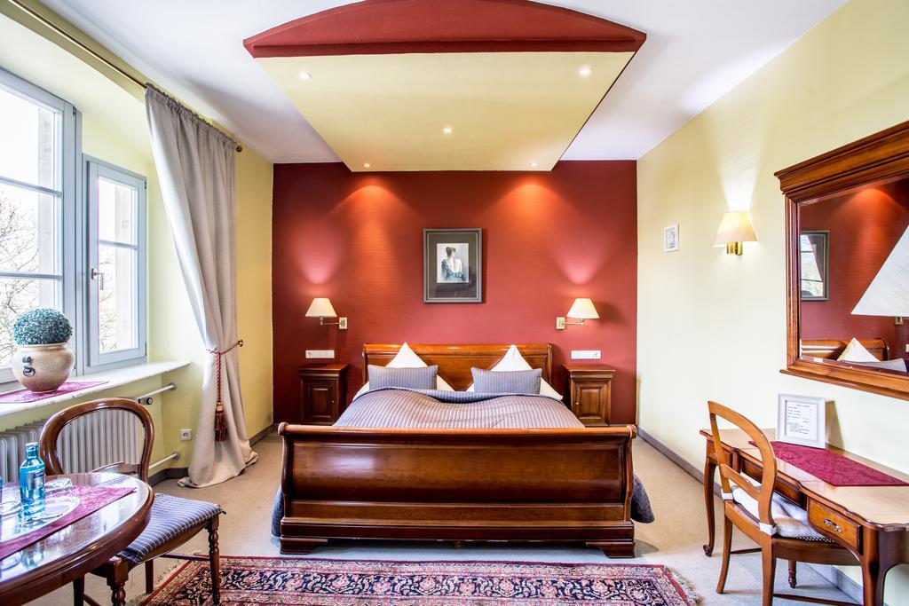 Schloss Neuburg Hotel Mosbach  Ngoại thất bức ảnh