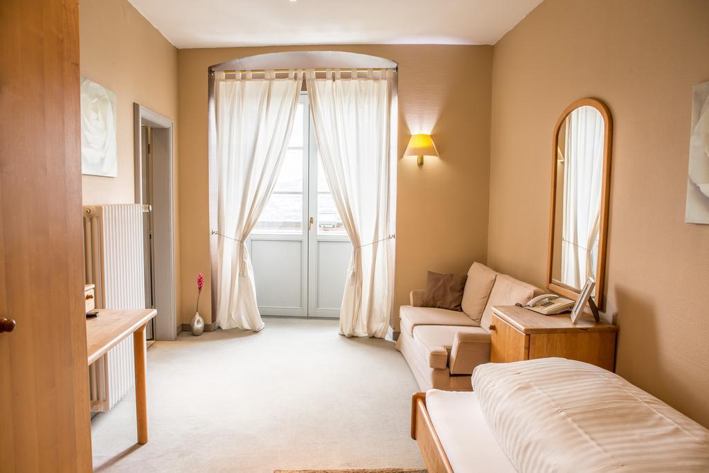 Schloss Neuburg Hotel Mosbach  Ngoại thất bức ảnh