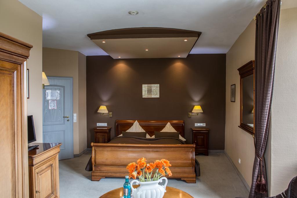 Schloss Neuburg Hotel Mosbach  Ngoại thất bức ảnh